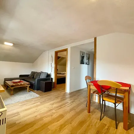 Basis 8 Apartment *