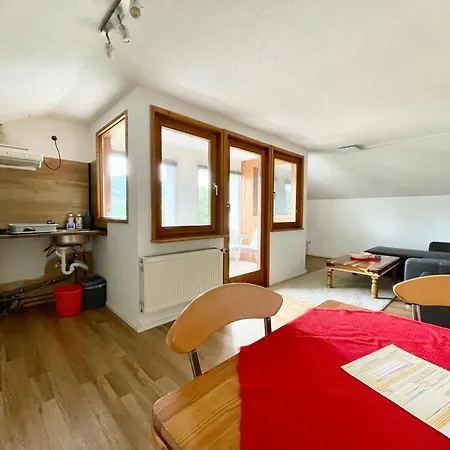 Apartment Basis 8 *
