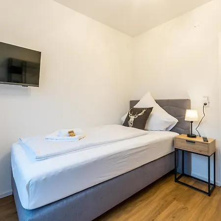 Apartment Basis 8